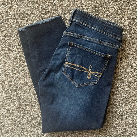 Levi’s Denizen crop stretch. Very stretchy. In great condition. - Picture 5 of 5
